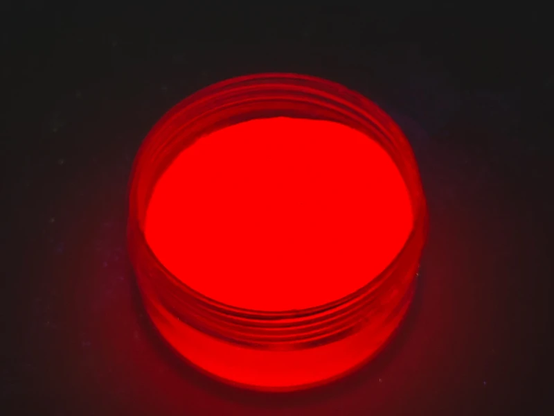 Polvo luminoso rojo